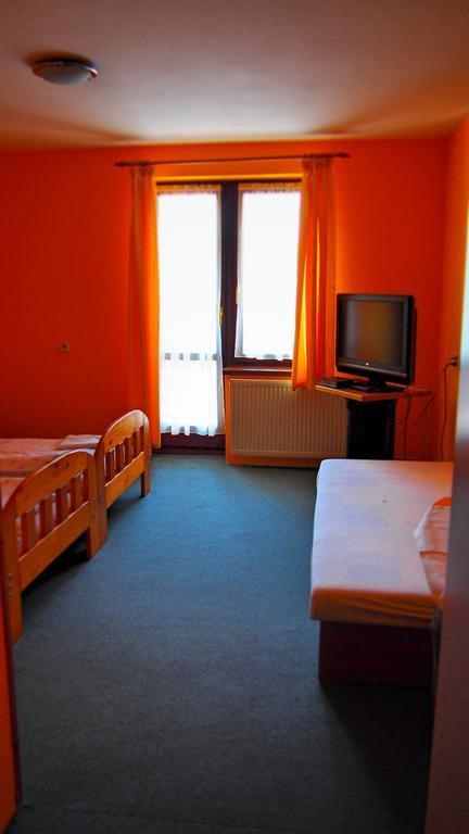 Penzion Tatry Poprad Rum bild